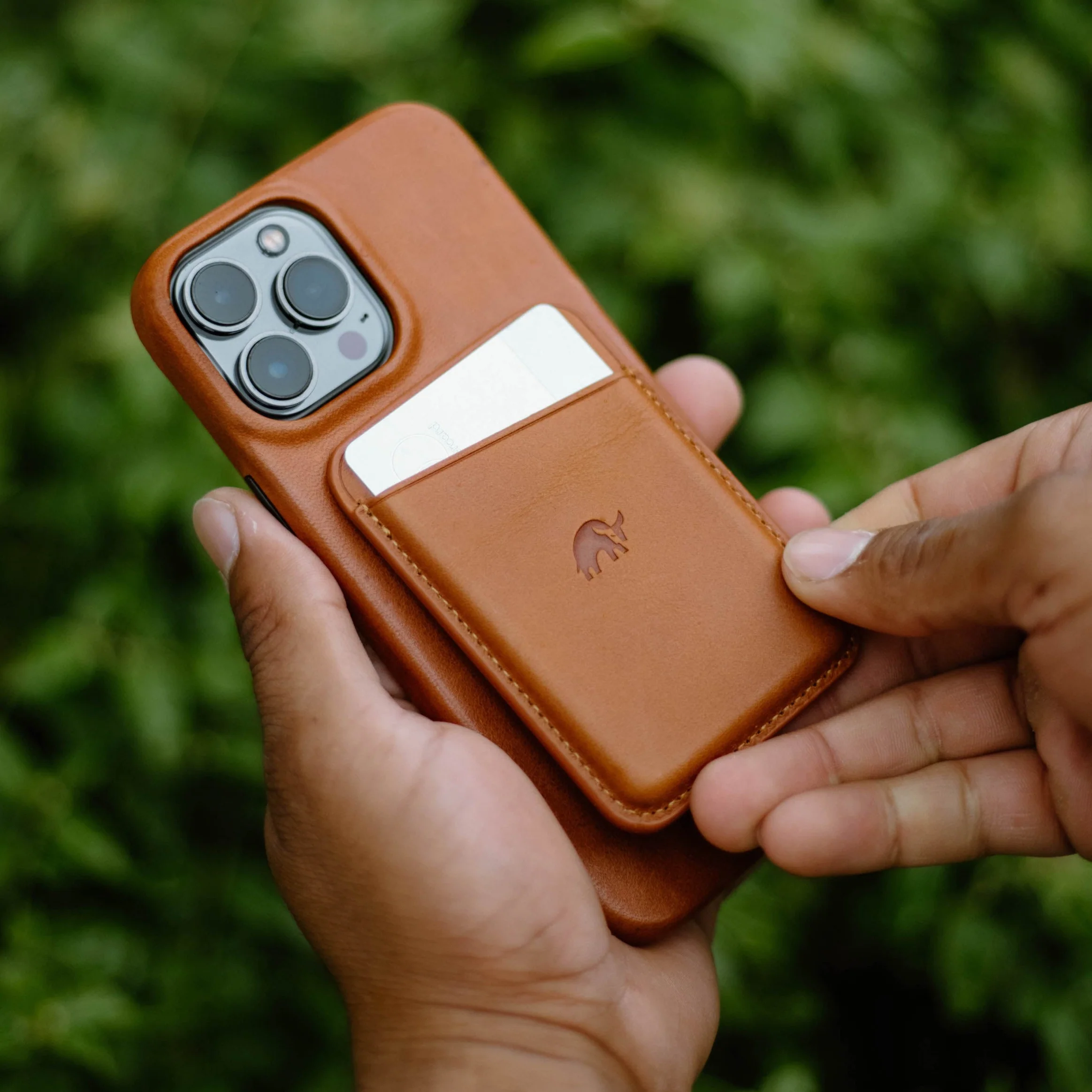 Leather Magnetic Wallet - SIENNA - Image 2