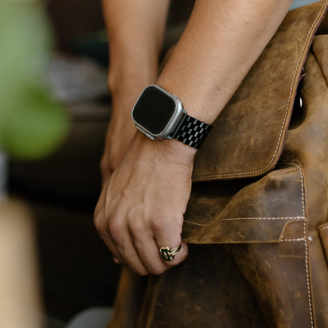 METAL Apple Watch Strap - Black - Image 11