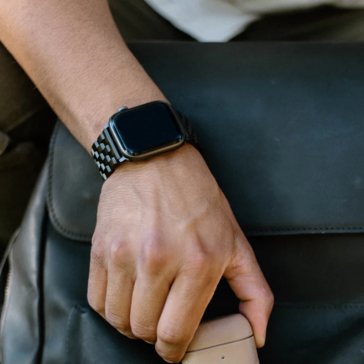 METAL Apple Watch Strap - Black - Image 3