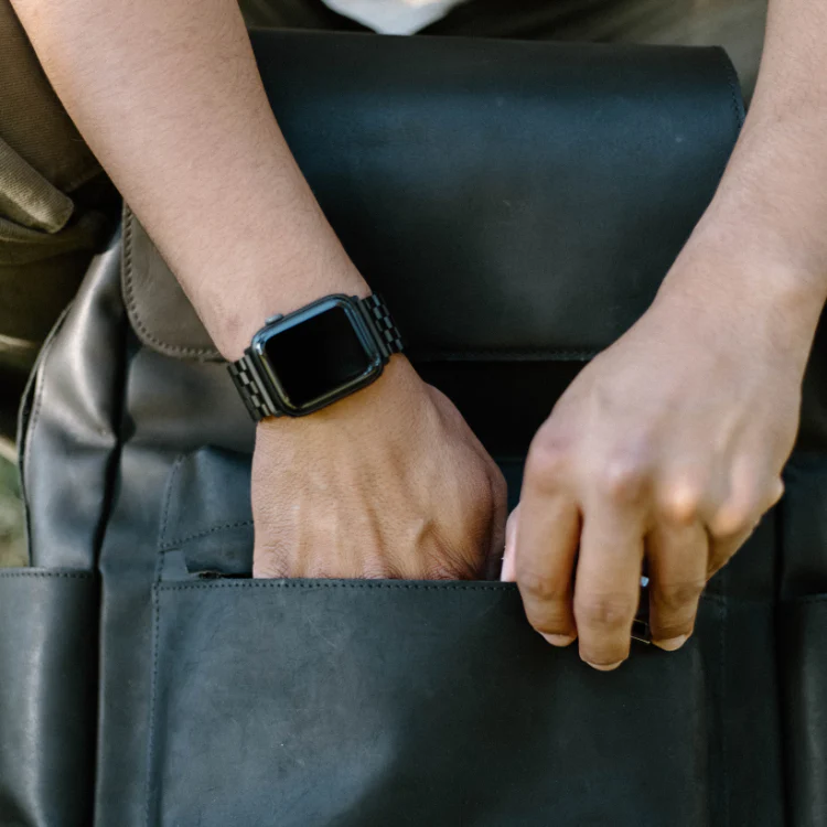 METAL Apple Watch Strap - Black - Image 7
