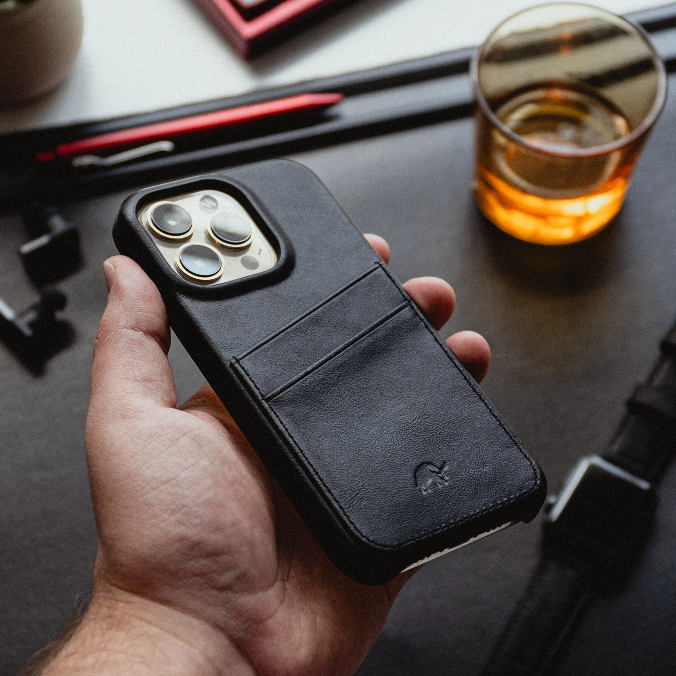 The Minimalist Portfolio Case - BLACK EDITION - Image 3