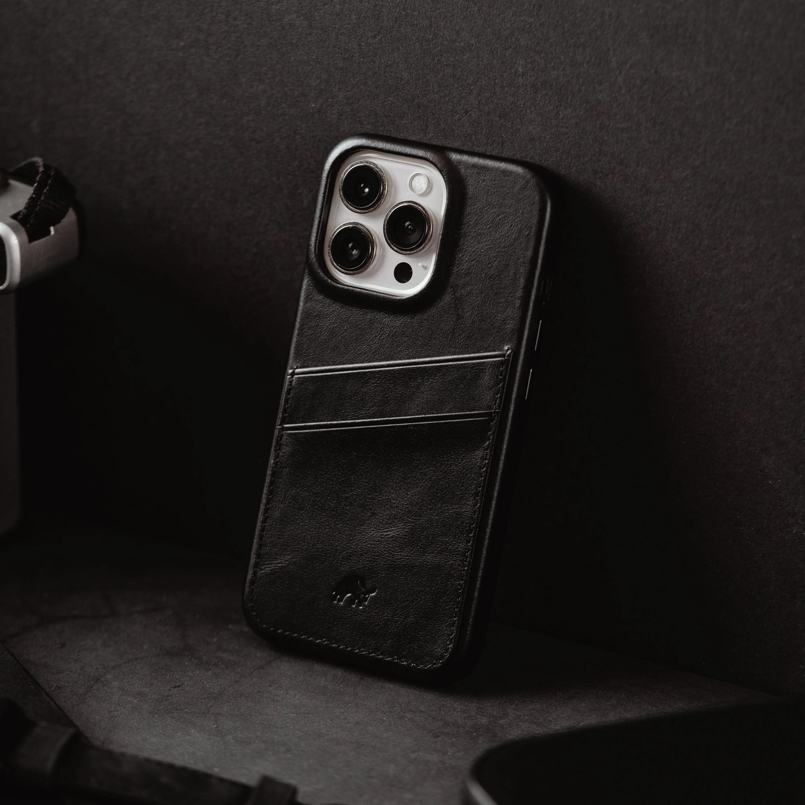 The Minimalist Portfolio Case - BLACK EDITION - Image 4