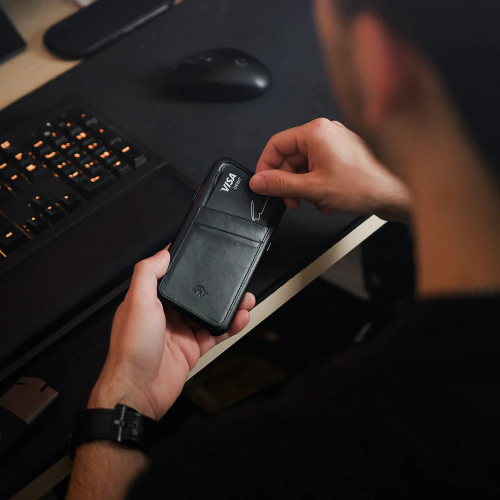 The Minimalist Portfolio Case - BLACK EDITION - Image 7